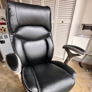 Serta Smart Layers Big and Tall Chair(Delivery and Pick Up in the Bay Area only)